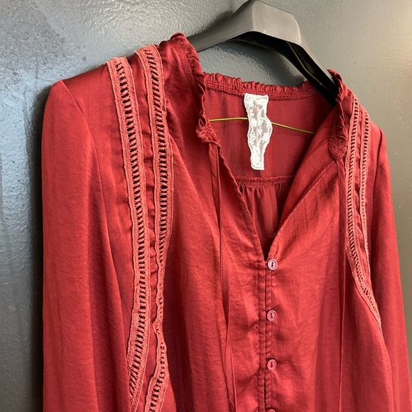 Sadie and Sage M satin feel boho peasant Red Women's Top - Picture 9 of 13
